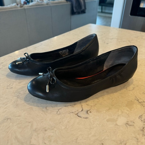 Rockport Total Motion Trutech Black Leather Ballet Flats w/Almond Toe & Bow - 10 - Picture 1 of 13